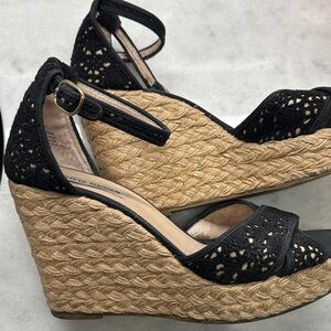 Steve Madden Black and Tan Lace Wedges